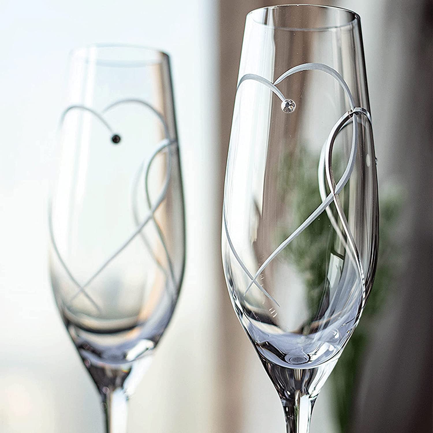 Bride and Groom Champagne Flutes set of 2, Personalization Crystal Toasting Champagne Glasses Etched With 2 Heart for Wedding Couples Engagement gift - VARLKA