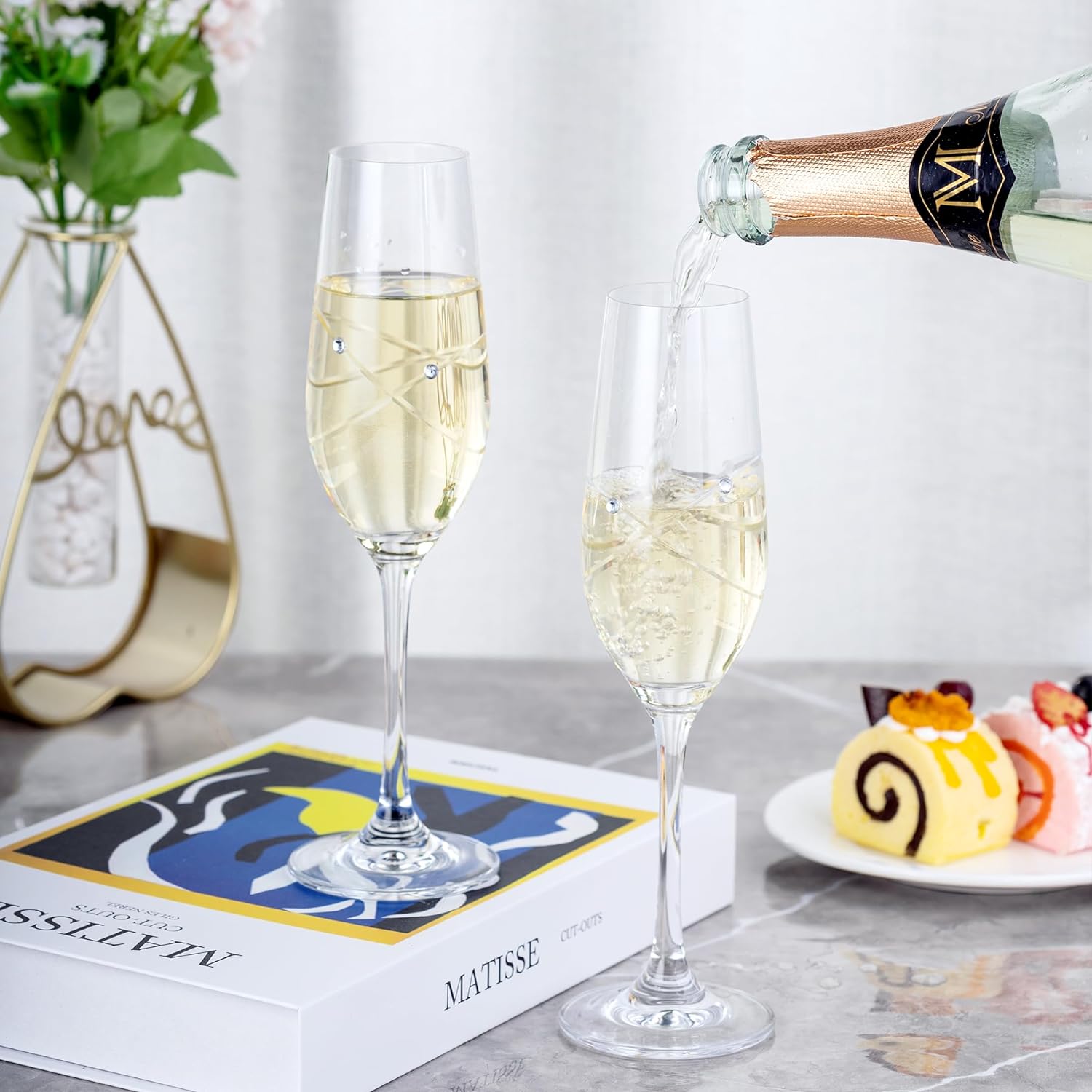 Champagne Flutes set of 2, Wedding Gifts Champagne Glasses, Mr and Mrs Champange Flutes Design by Rings & Crystal Ornament, Anniversaries Engagements Housewarming Birthday Gifts - VARLKA